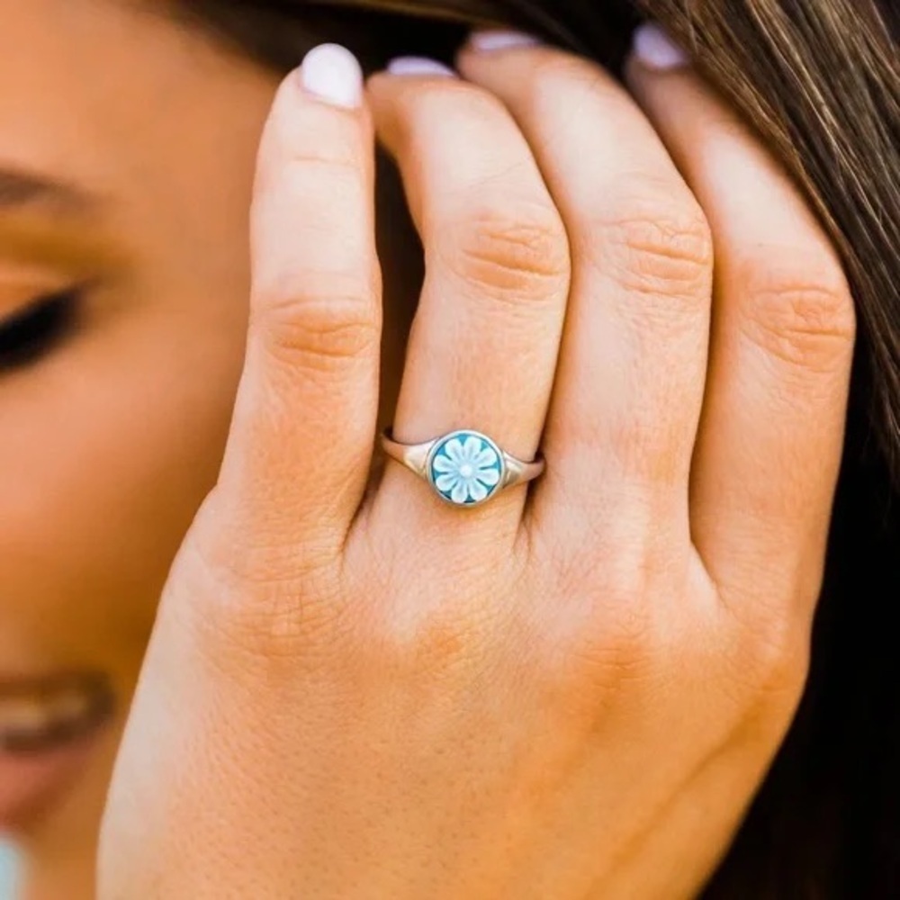 ❄️ Pura Vida | CAMEO RING FLORAL VARIOUS SIZES AVAILABLE - Picture 3 of 4